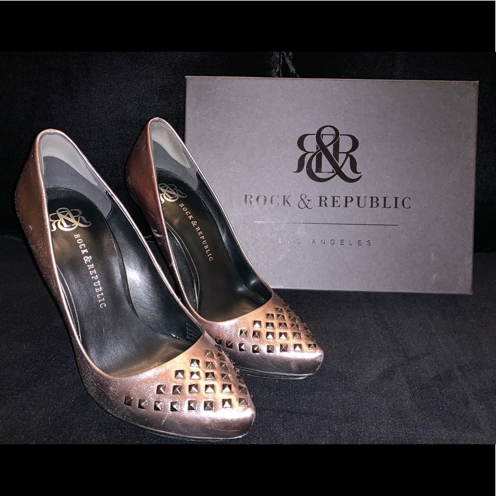 ROCK & REPUBLIC Pointy-Toe Pumps, Size 39